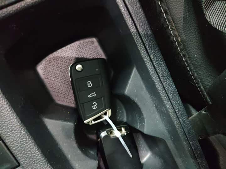 Фото 9 - Volkswagen T-Roc