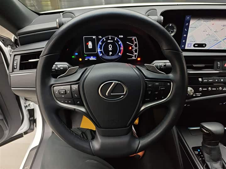 Фото 11 - Lexus ES