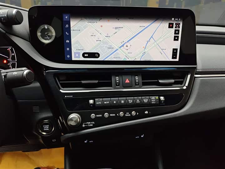 Фото 13 - Lexus ES