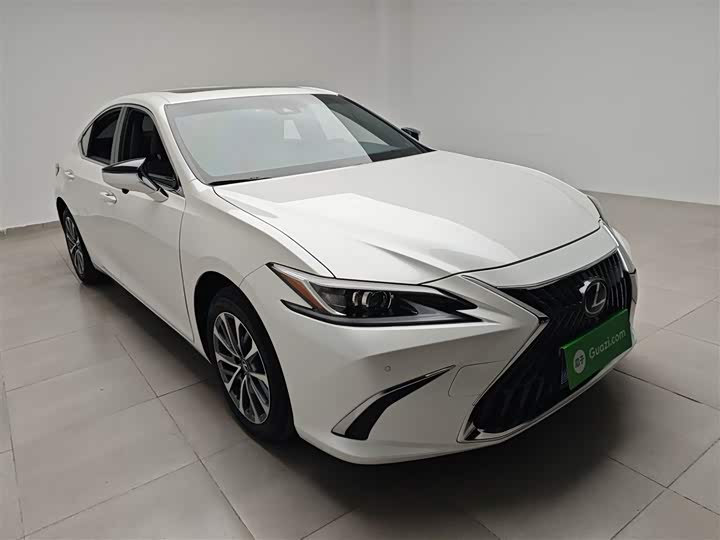 Фото 4 - Lexus ES