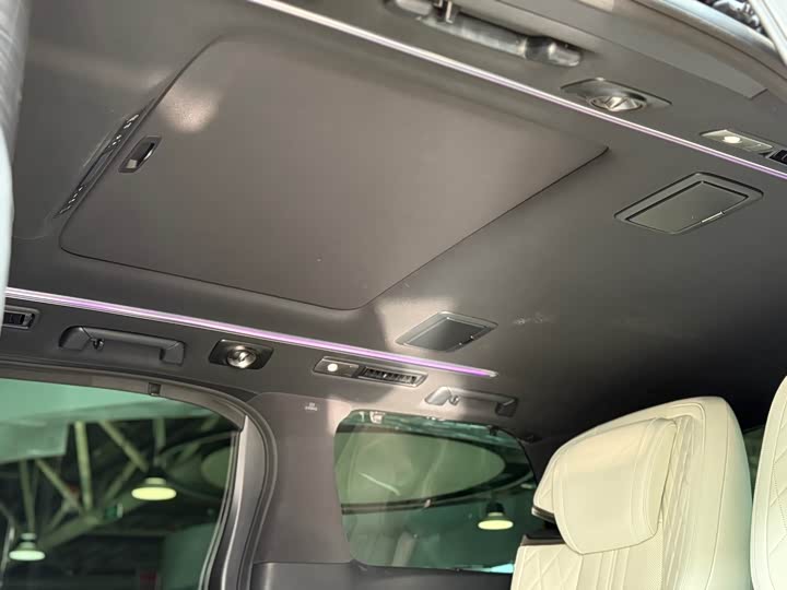 Фото 17 - Lexus LM