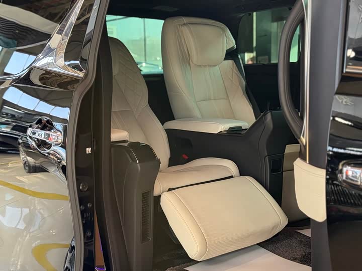 Фото 19 - Lexus LM