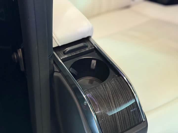 Фото 20 - Lexus LM