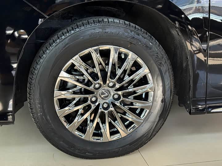 Фото 29 - Lexus LM