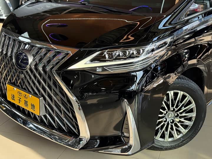 Фото 5 - Lexus LM