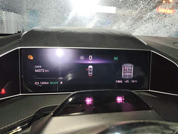 Фото 12 - Zeekr 001