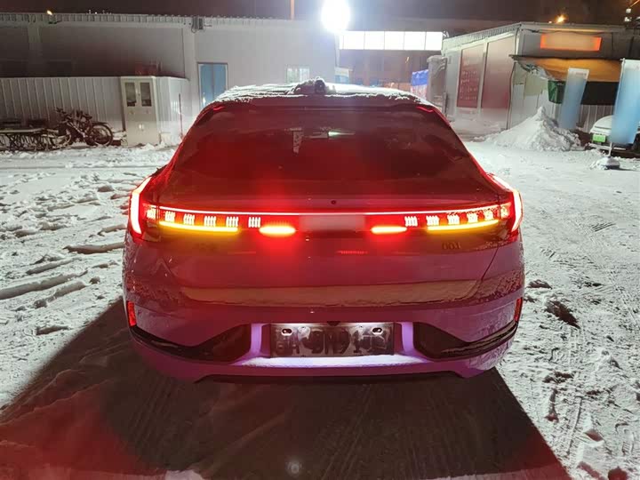 Фото 6 - Zeekr 001