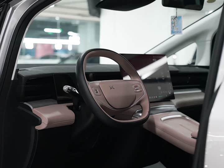 Фото 10 - XPeng X9