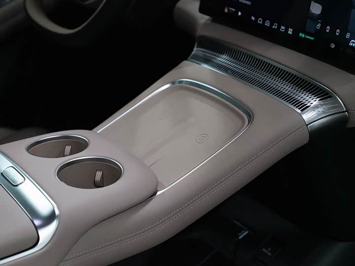 Фото 11 - XPeng X9