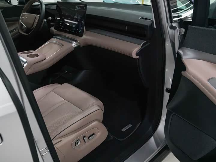 Фото 16 - XPeng X9