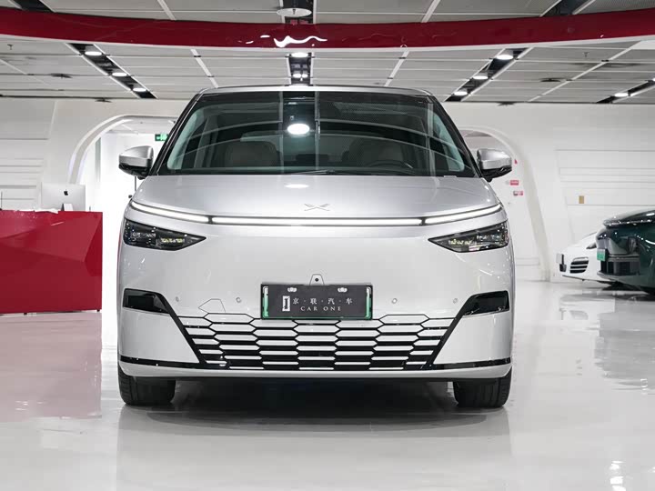 Фото 2 - XPeng X9