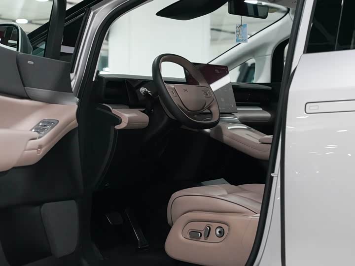 Фото 9 - XPeng X9