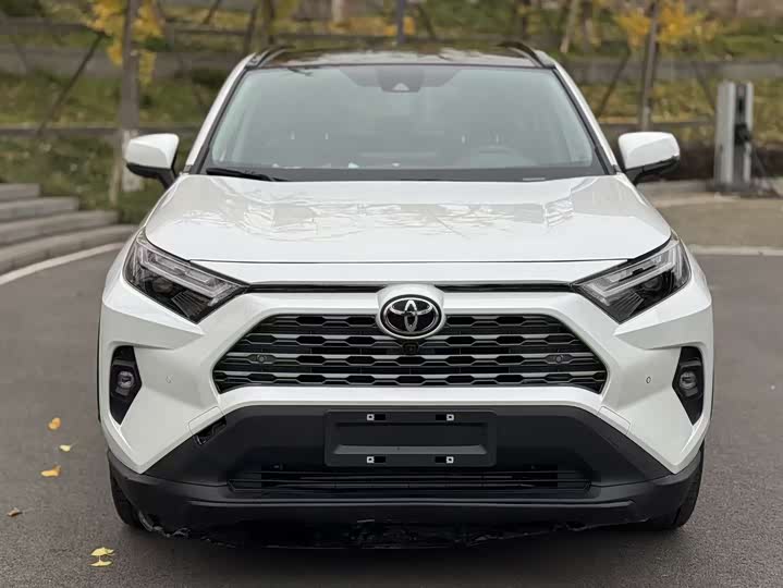 Фото 2 - Toyota RAV4