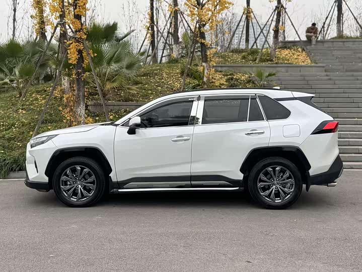 Фото 3 - Toyota RAV4