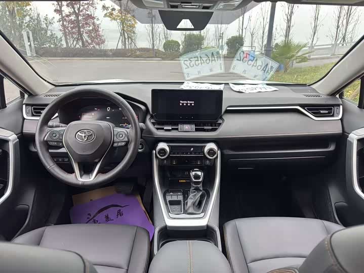 Фото 7 - Toyota RAV4