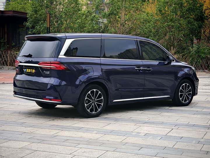 Фото 6 - Roewe iMax 8