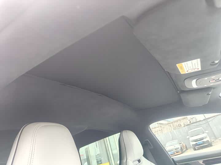 Фото 12 - HiPhi X