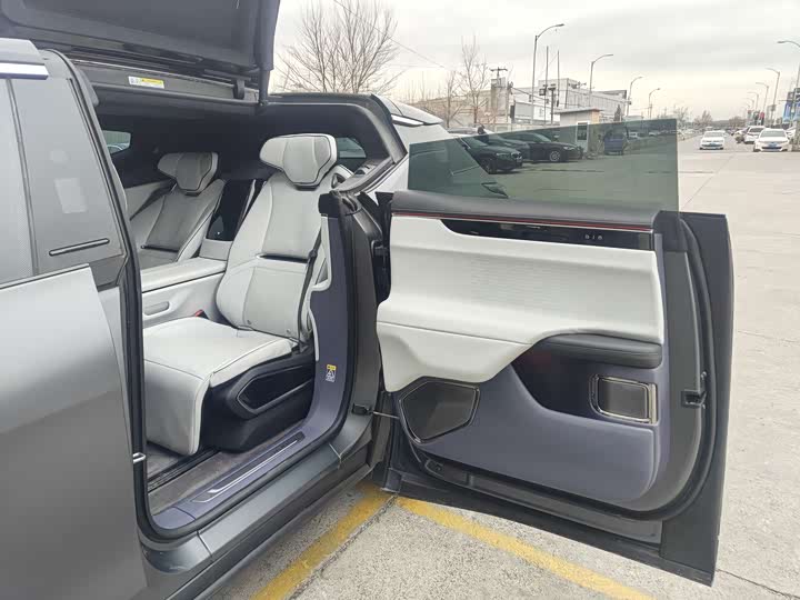 Фото 8 - HiPhi X