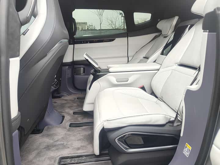 Фото 9 - HiPhi X