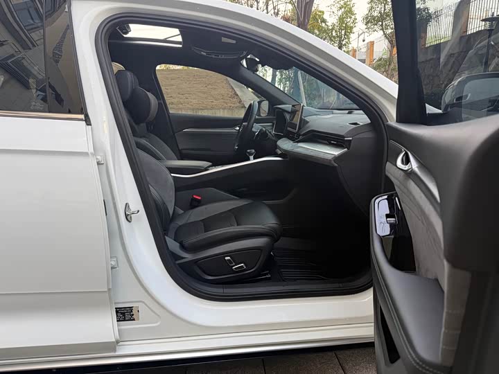 Фото 11 - Geely Preface