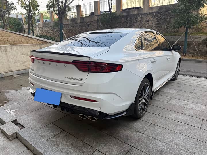 Фото 4 - Geely Preface