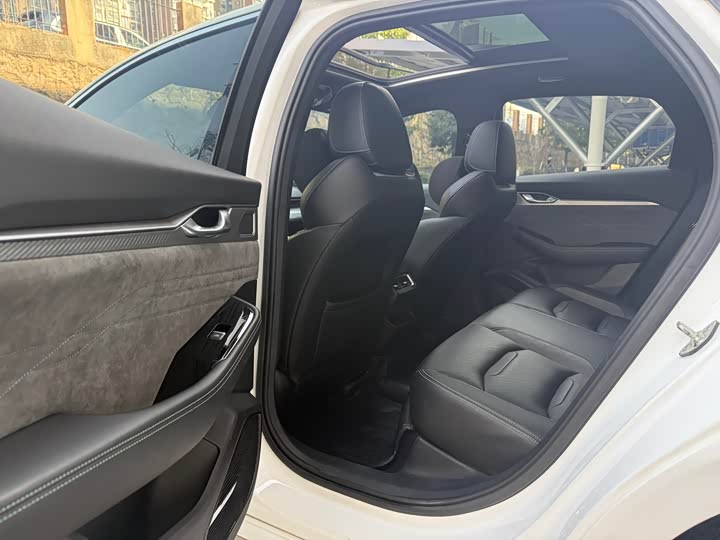 Фото 9 - Geely Preface