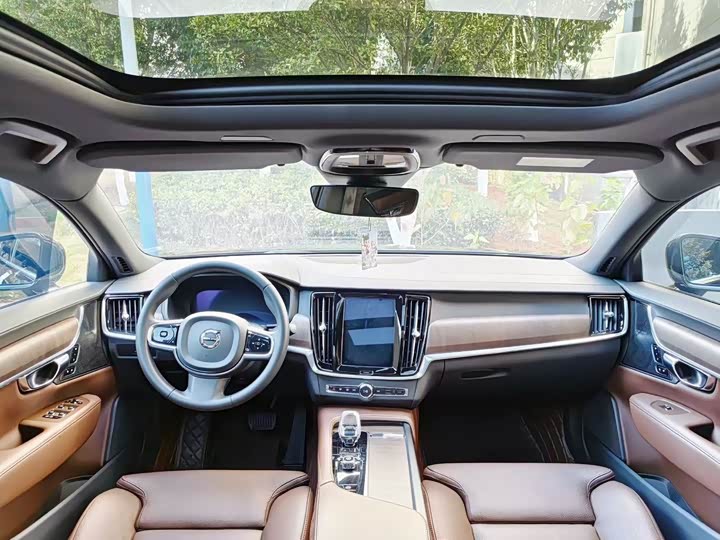 Фото 12 - Volvo S90