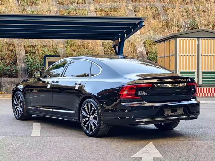 Фото 2 - Volvo S90