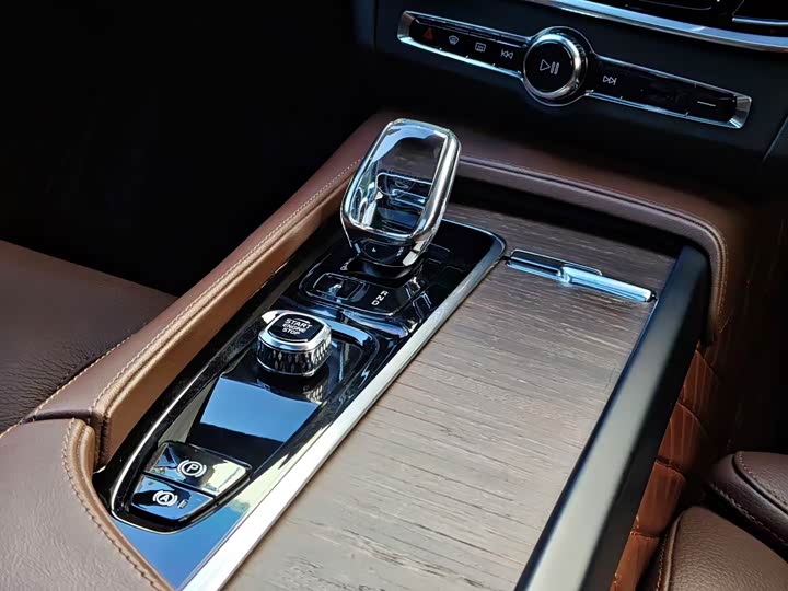 Фото 20 - Volvo S90