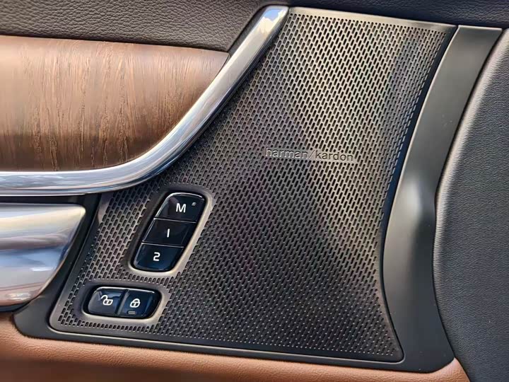 Фото 21 - Volvo S90