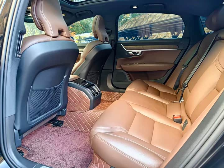 Фото 8 - Volvo S90