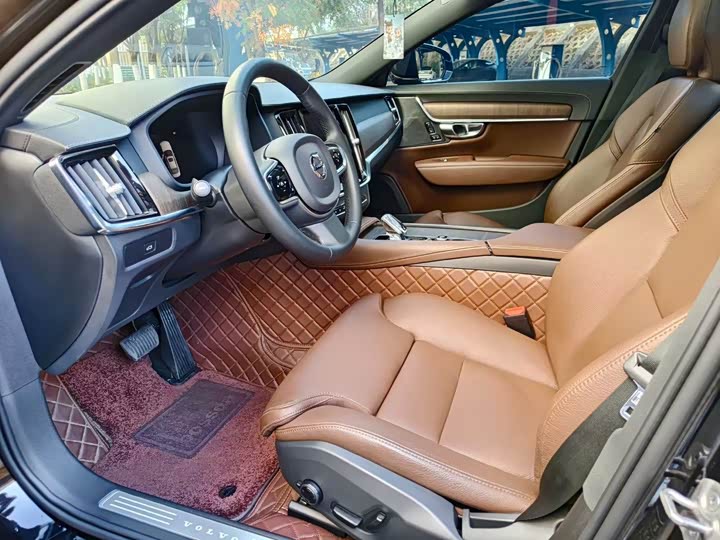 Фото 9 - Volvo S90