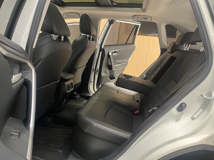 Фото 11 - Toyota Wildlander