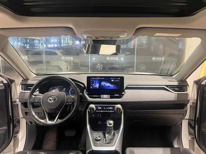 Фото 15 - Toyota Wildlander