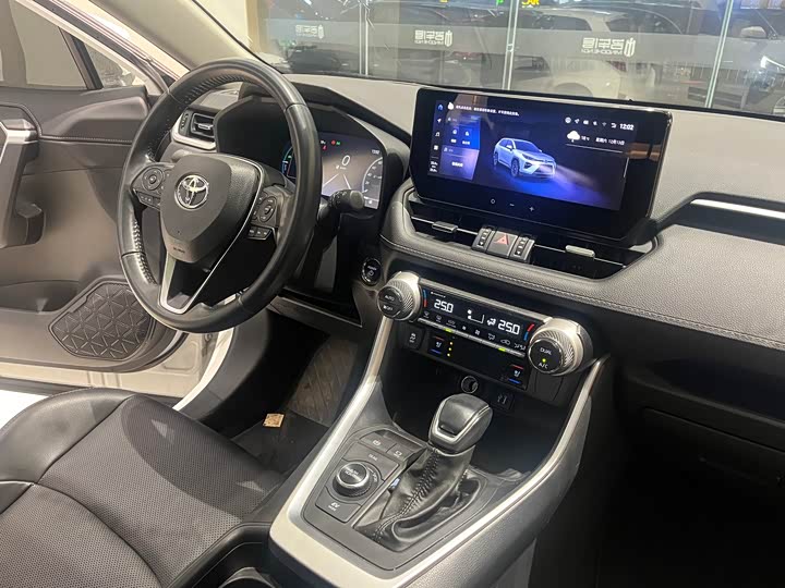 Фото 18 - Toyota Wildlander