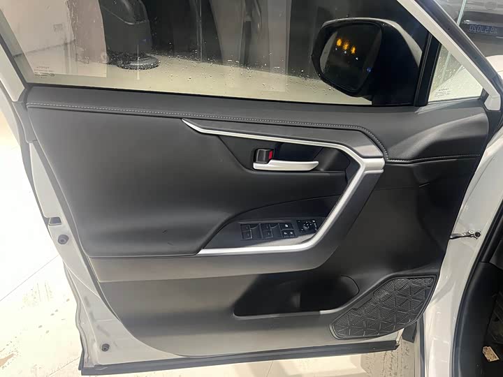 Фото 6 - Toyota Wildlander