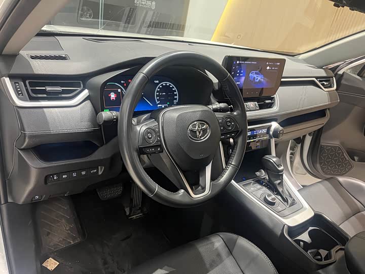 Фото 7 - Toyota Wildlander