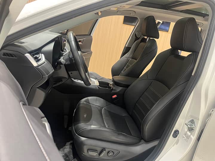 Фото 9 - Toyota Wildlander