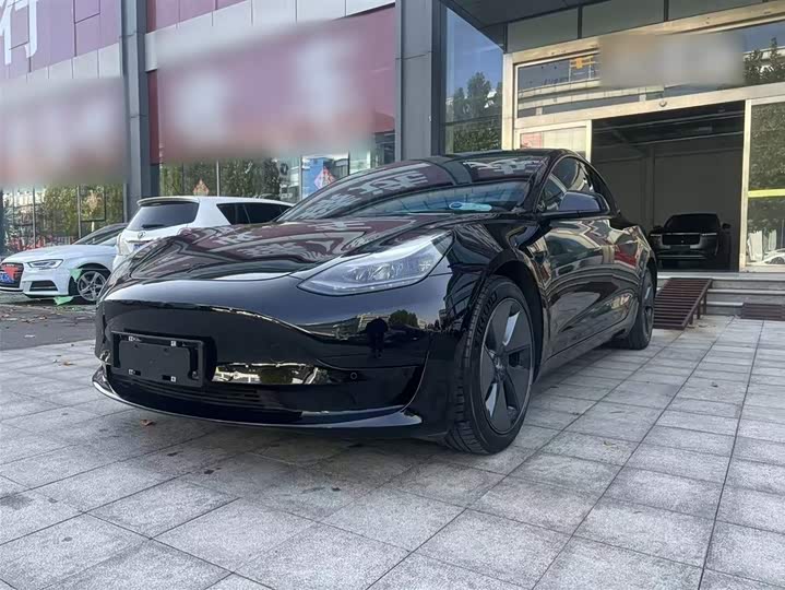 Фото 1 - Tesla Model 3