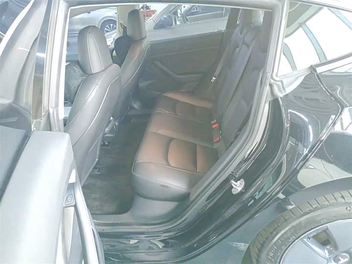 Фото 13 - Tesla Model 3