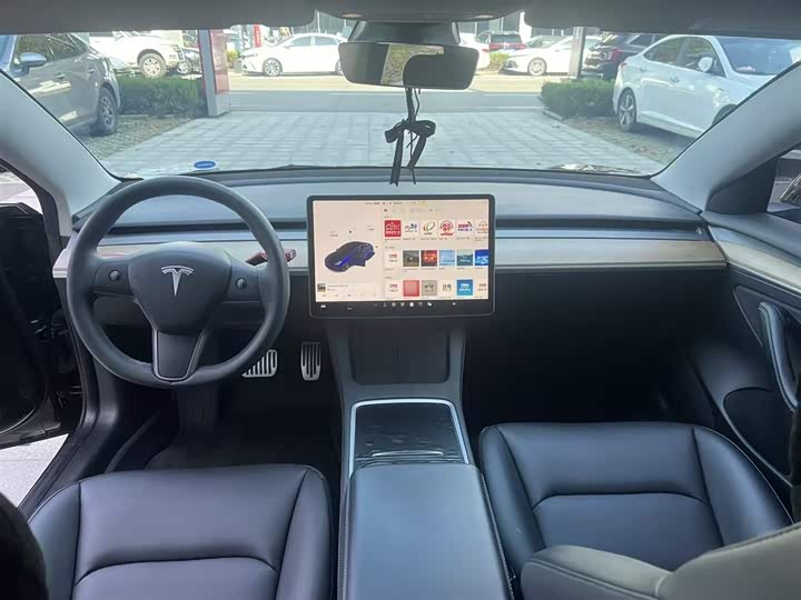 Фото 14 - Tesla Model 3