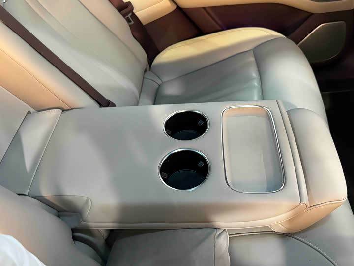 Фото 16 - Xiaomi YU7