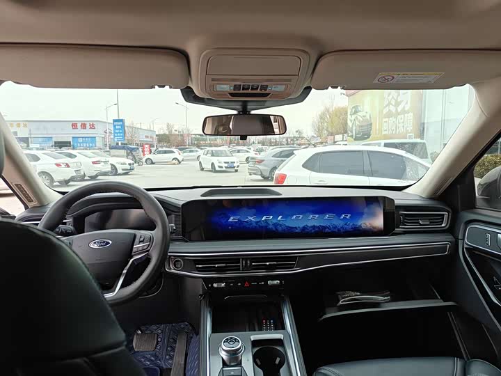 Фото 6 - Ford Explorer