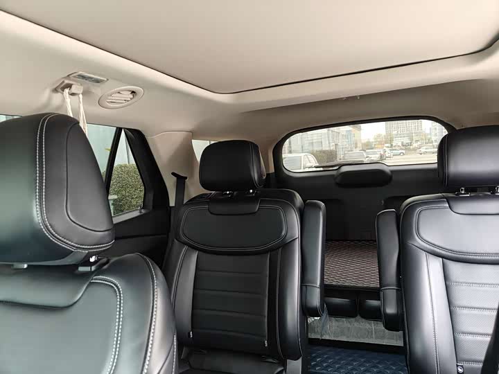 Фото 7 - Ford Explorer