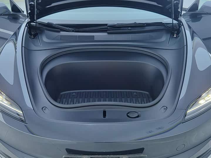 Фото 10 - Tesla Model 3