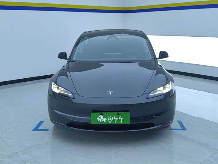 Фото 2 - Tesla Model 3