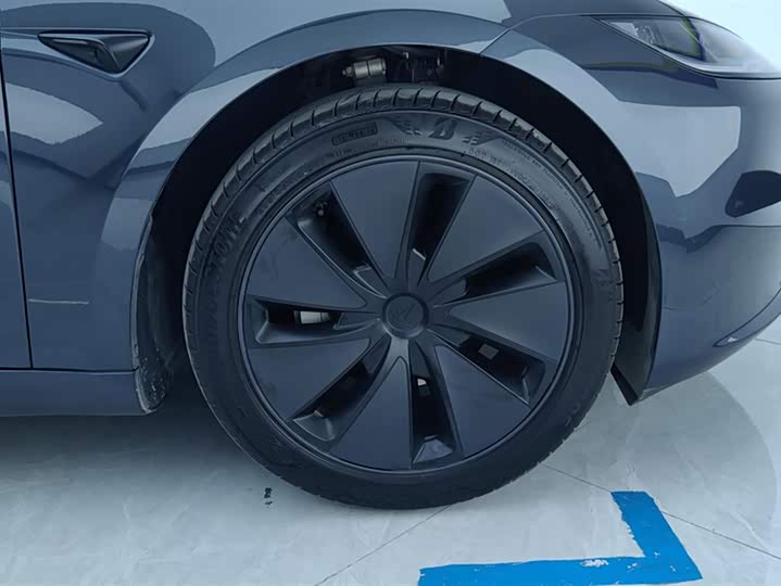 Фото 6 - Tesla Model 3