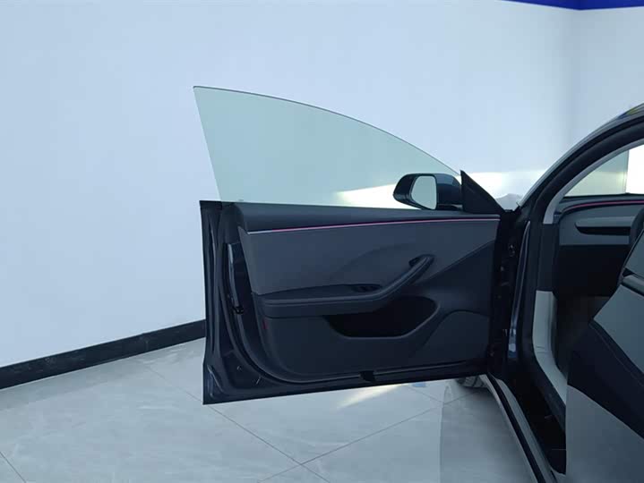 Фото 7 - Tesla Model 3