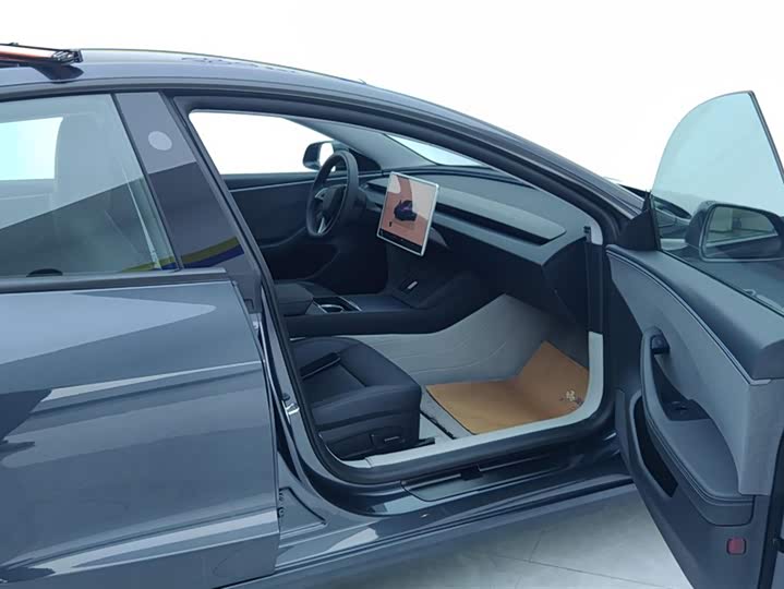 Фото 8 - Tesla Model 3