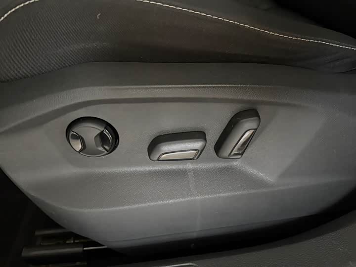 Фото 12 - Volkswagen T-Roc